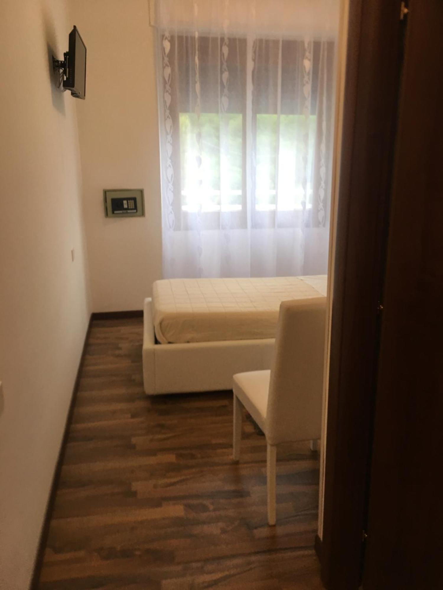 Albergo Al Lago Anfo Luaran gambar