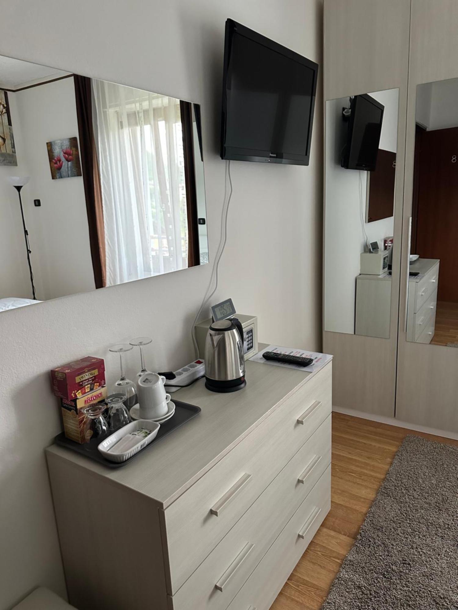 Albergo Al Lago Anfo Luaran gambar