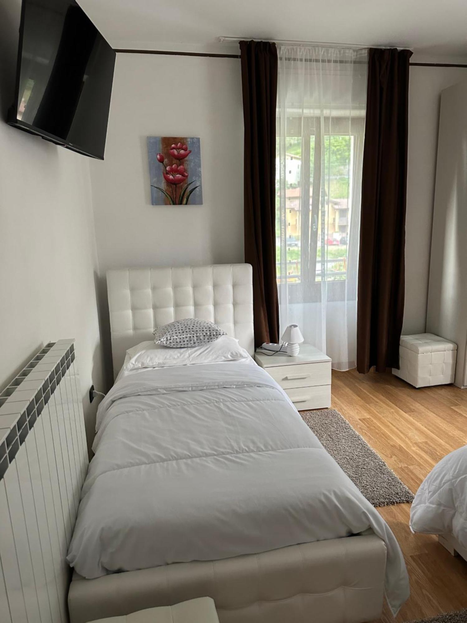 Albergo Al Lago Anfo Luaran gambar