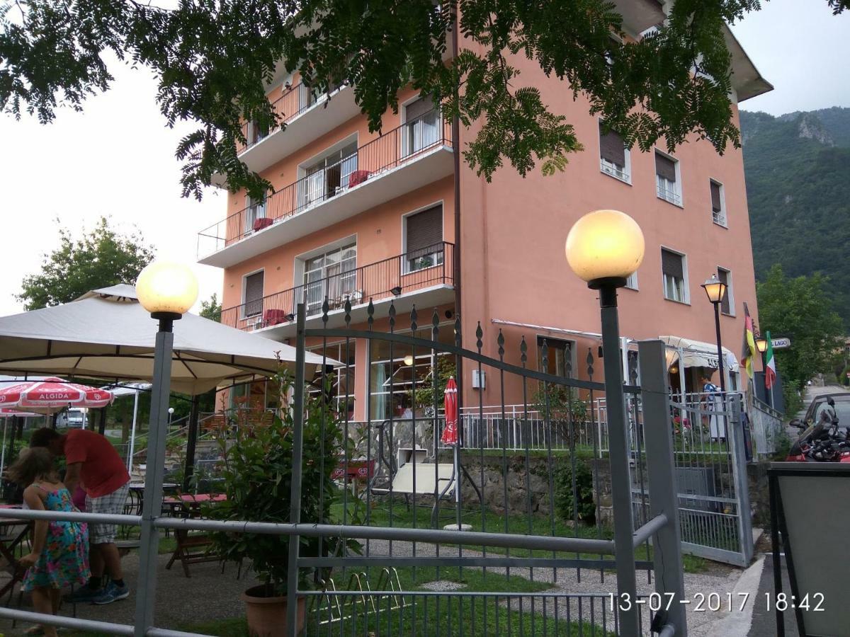 Albergo Al Lago Anfo Luaran gambar